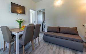 Gorgeous Apartment In Valbandon