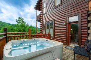 Bear Creek Cabin - Mtn View, Hot Tub and Game Room