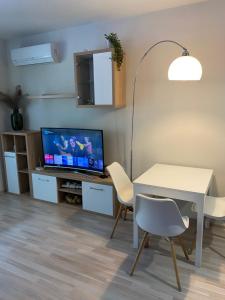 Modern & Central 1BR Apartment with lovely terrace