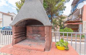 Pet Friendly Apartment In Pirovac