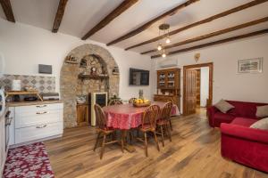 Villa Simici quiet peaceful place with pool perfect to enjoy the nature