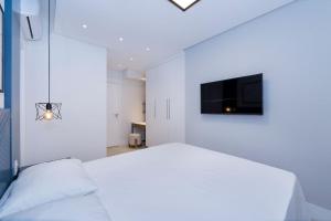 Adra 206 - Apartamento no centro de Bombinhas - Rooftop com piscina e academia - À poucos metros da praia - (Consultar serviços de roupas de cama e banho)