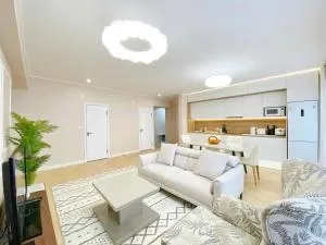 105m2 Central 3 BR new apartment w airport pickup - Shaddbling Khid