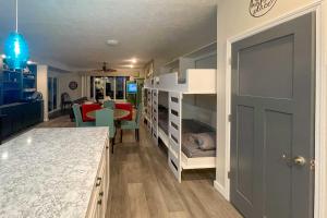 Lake Keowee Resort Condo with Balcony and Pool Access!