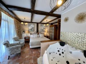 Family Two-Bedroom Suite with Jacuzzi room in La Casa Del Puente