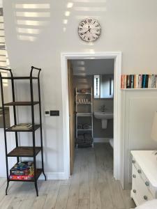 Cotswolds cottage in Ewen village with the Wild Duck Pub, Cirencester