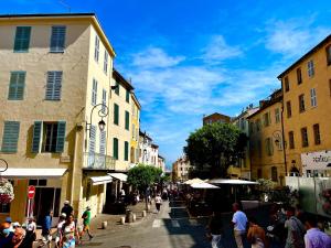 Appartements Superbe appartement en plein centre du vieil Antibes : photos des chambres