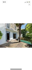 Maison en plein centre avec piscine garage et clim