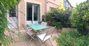 Maisons de vacances Charming townhouse with garden in the City of Love : photos des chambres