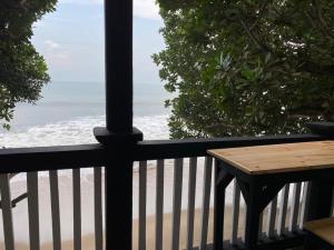 Villa Lippo carita langsung pantai 3bedroom