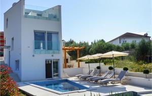 Amazing Home In Okrug Gornji