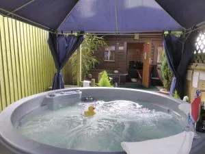 Cypress Log Cabins Accommodation - Ibsley