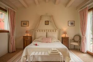 Double Room with Pool View room in L'Antigo Granaro
