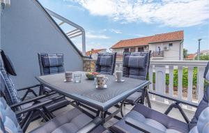 2 Bedroom Awesome Apartment In Pirovac