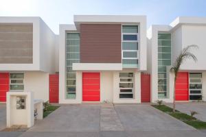 Casa moderna y elegante en el corazón de Ensenada!