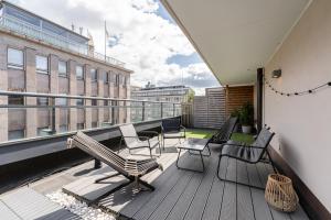 "PENTHOUSE" - Renovated 1BR Apt with Sauna & 60m2 Private Terrace