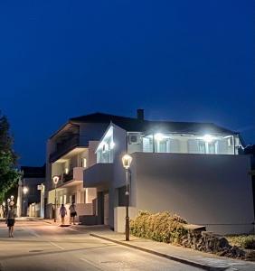 Comfort Three-Bedroom Holiday Home (5 Adults) - Ive Cace 3b Street room in Villa Adria