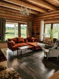 Sielski dom z basenem w Rydzewie - Staświny