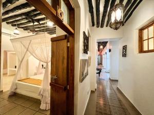 Emerald Palm Courtyard Hotel