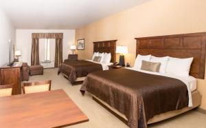 Luxury Queen Room with Two Queen Beds room in Teddy's Residential Suites Watford City