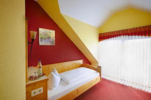 Standard Twin Room room in Landhotel Lembergblick