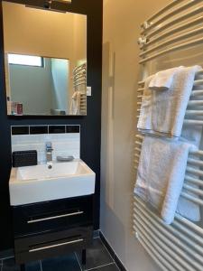 Appartements Chambre tout confort avec commodites espace repas wifi parking : photos des chambres