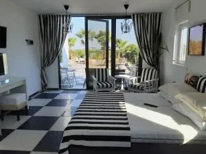 The Pervoli Studio - Pool - Close to Beach - Sophtadhes