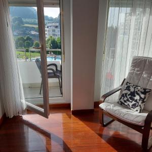 Soleado piso con garaje y piscina a 8 centro