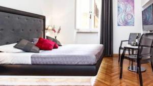 Deluxe Suite with Spa Bath room in Home In Rome Trevi