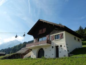 Chalet proche pistes, cheminée, animaux acceptés, garage, WIFI - FR-1-304-108