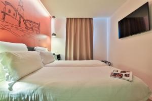 Hotels Kyriad Frejus - Centre : photos des chambres