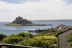 Stunning Sea Views, Wi-Fi, Pet Friendly