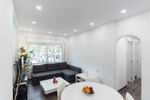 YOUR HOME - Mar Bella Beach Apartment