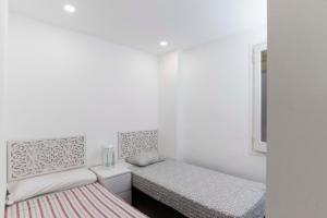 YOUR HOME - Mar Bella Beach Apartment