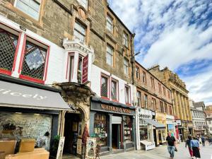 Lively & Energetic 2BR on The Royal Mile