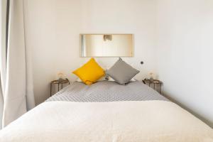 Majestic Apartment W Patio by LovelyStay