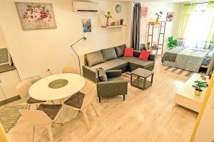 Plaza Herrería Central Apartments with Balconies