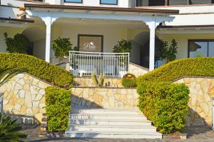 Perla Hotel e Garden - Free Parking and Pool - Open area with Beautiful view of the Landscape