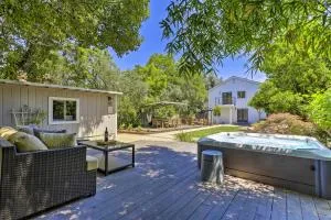 Luxe Wine Country Getaway with Vineyard Views - 扬特维尔