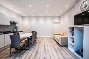 The Coach House - Modernised 1 Bedroom Flat, moments from the beach