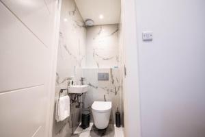 The Coach House - Modernised 1 Bedroom Flat, moments from the beach