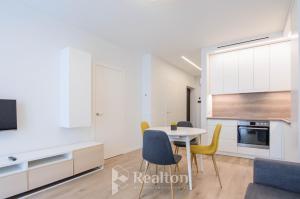 HaPPy Inn Egle, Self Check-In-24-7, A-C, Parking-in-the-underground-Garage