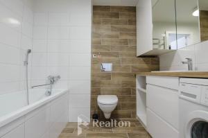 HaPPy Inn Egle, Self Check-In-24-7, A-C, Parking-in-the-underground-Garage