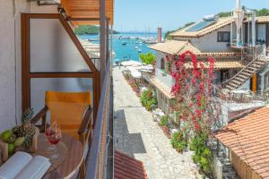Double Room with Balcony and Sea View room in Virvilis Apartments