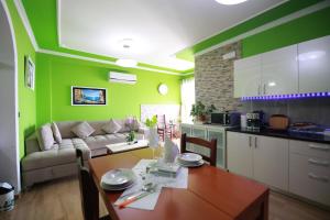 Seaview Luxury Apartment