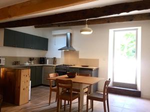 Les pieds dans leau- gîte lEstancot-plage privée