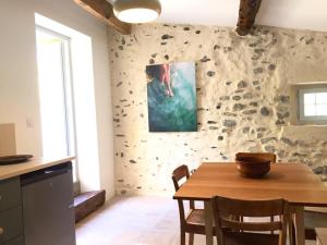 Les pieds dans leau- gîte lEstancot-plage privée