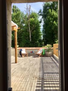 Les pieds dans leau- gîte lEstancot-plage privée