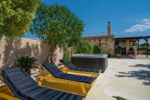 Chrisi`s house with jacuzzi