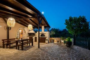 Chrisi`s house with jacuzzi